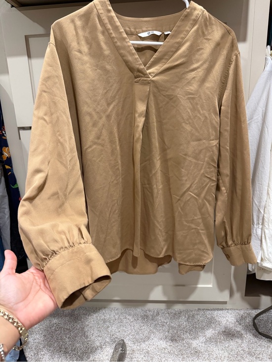 Uniqlo Tops - Uniqlo Camel V-Neck Long Sleeve Blouse